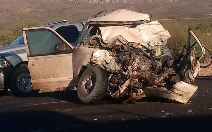 Conductor adolescente muere en choque contra pipa