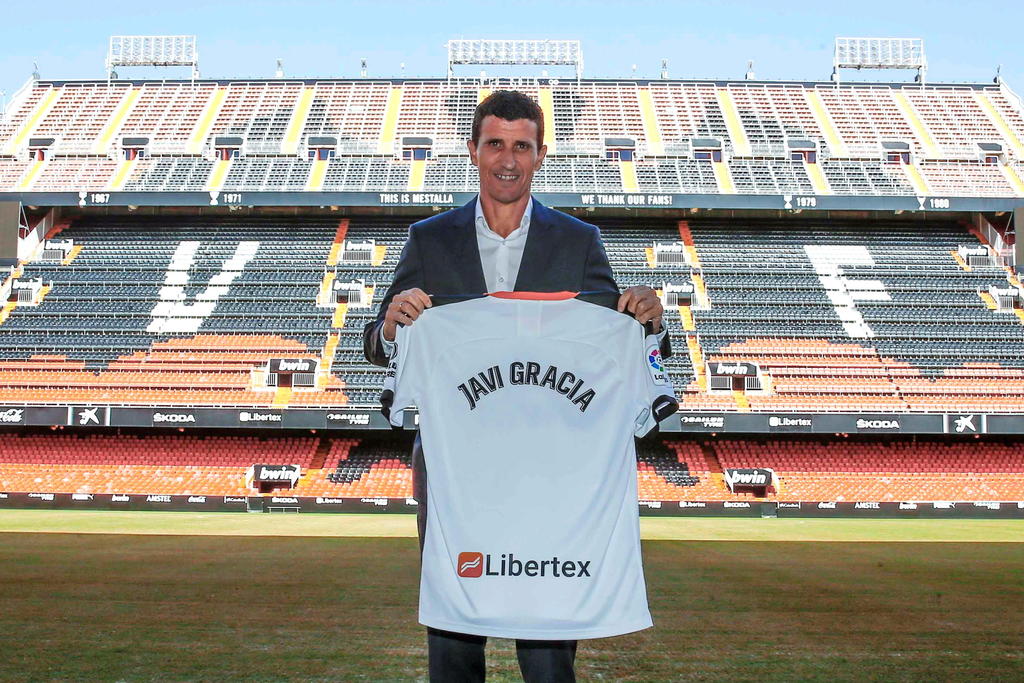 El nuevo entrenador del Valencia, Javi Gracia, aseguró que el club no le ha dado una lista de jugadores de la actual plantilla que no van a continuar, y aseguró que dará su opinión para buscar lo mejor para el equipo. (ARCHIVO)