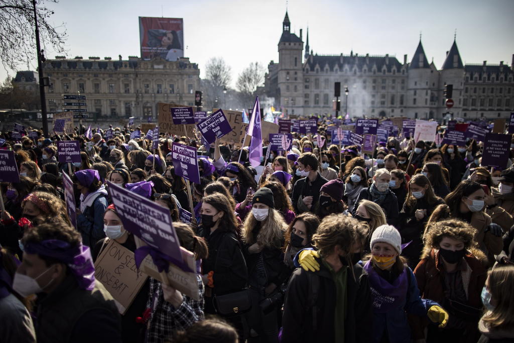 Marchan por el Día internacional de la Mujer alrededor del mundo