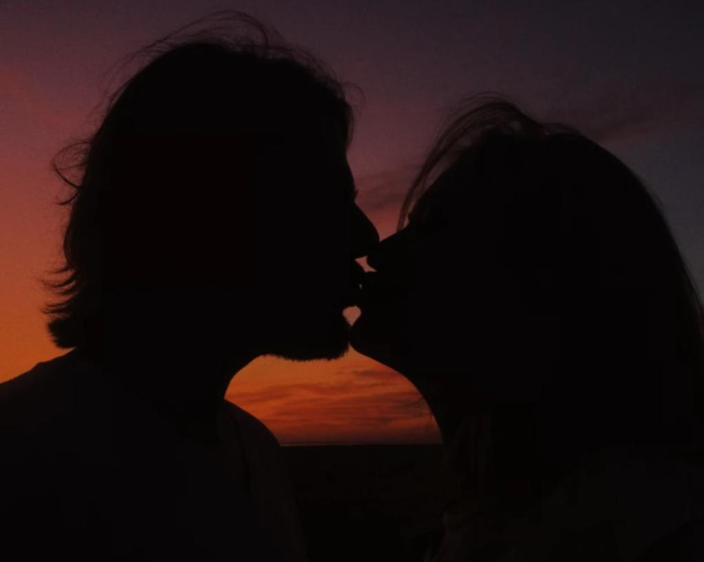 Un día como hoy pero de 2011 se estableció el Día Internacional del Beso gracias a una pareja tailandesa que rompió el récord del beso más largo de la historia ese mismo día. (Especial) 