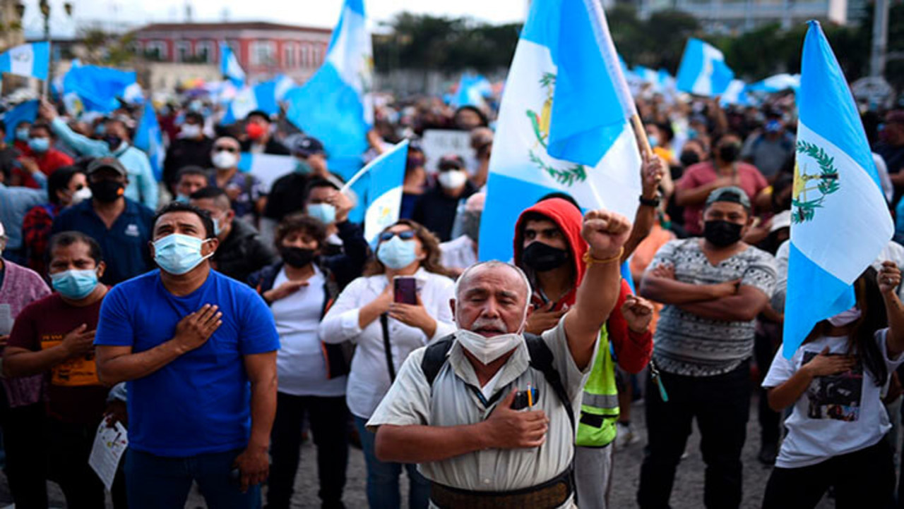 Guatemala Presidente plantea el estado de prevención por protesta