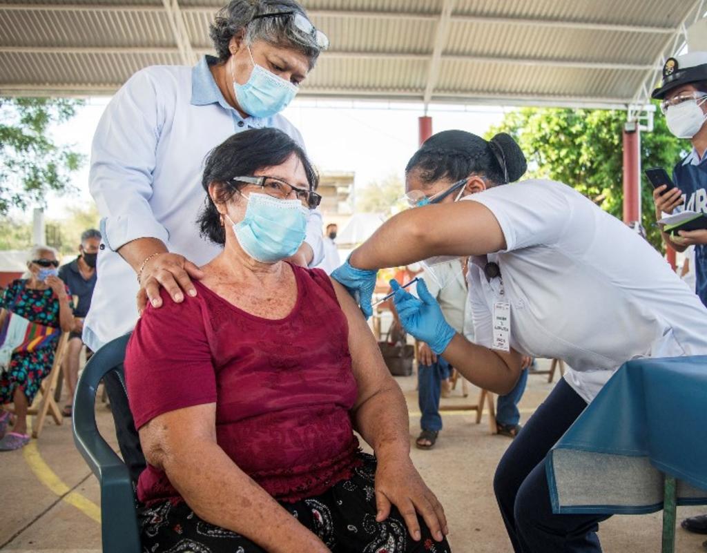 La farmacéutica CanSino recomendó este domingo aplicar un refuerzo de su vacuna contra la COVID-19 seis meses después de recibir la primera dosis, luego de un estudio realizado por la empresa, el cual ya fue entregado a la autoridad sanitaria mexicana.