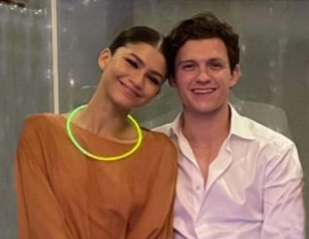 Tom Holland y Zendaya disfrutan de boda al ritmo de Chayanne y
