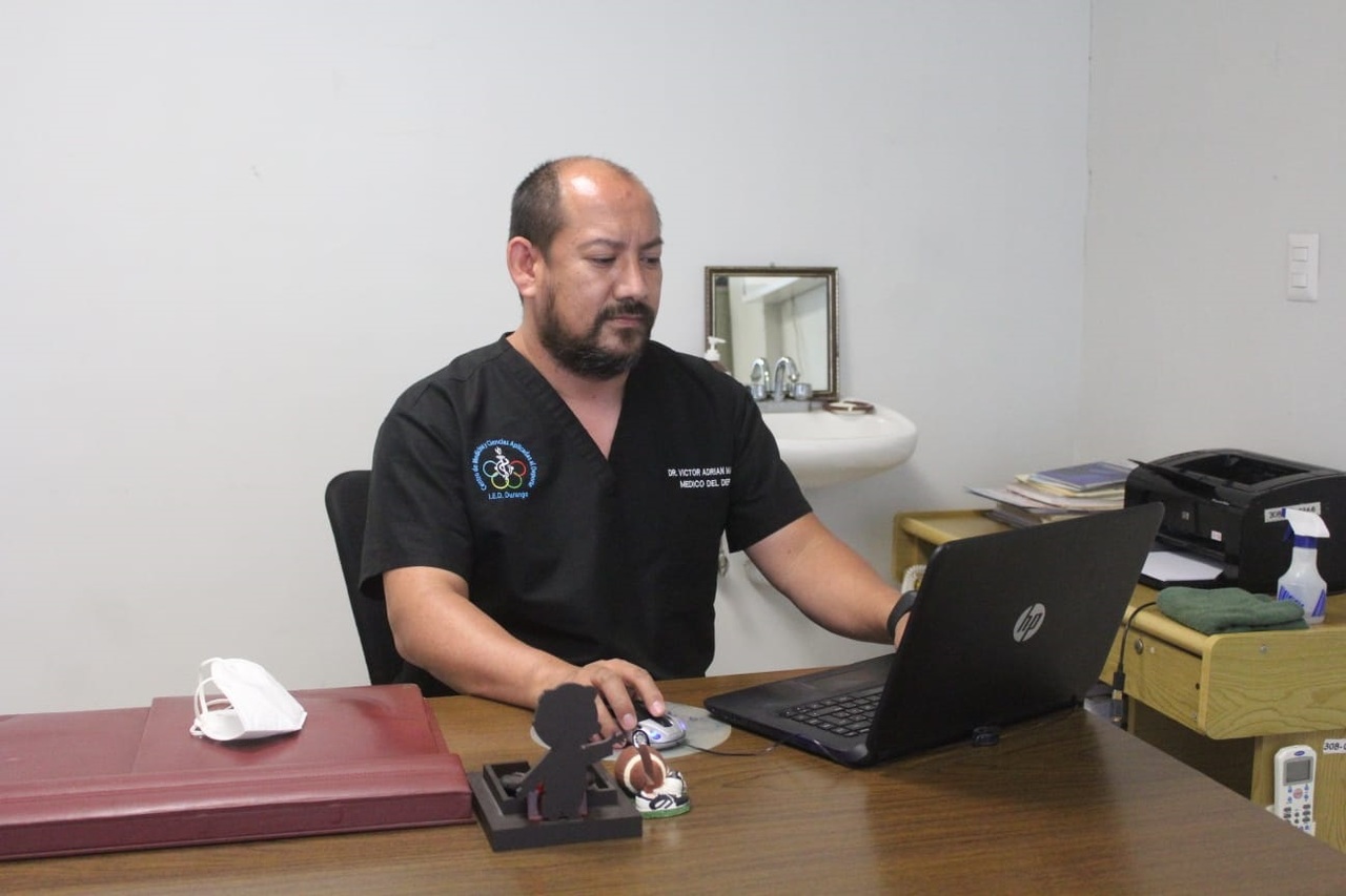 El doctor Márquez no para en atenciones