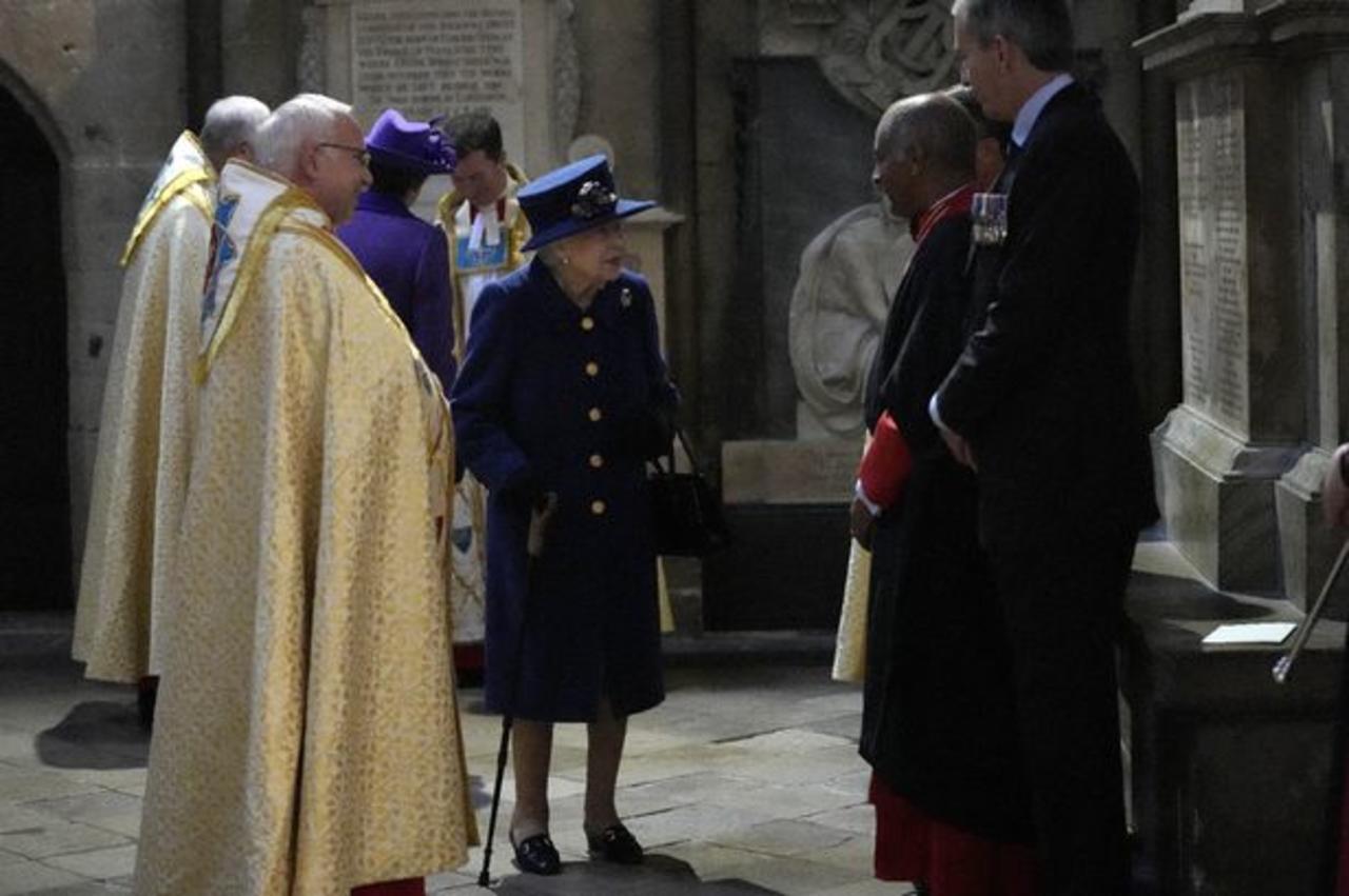 Reina Isabel Ii De 95 Años Usa Un Bastón Por Primera Vez En Un Acto Público En Reino Unido 8402