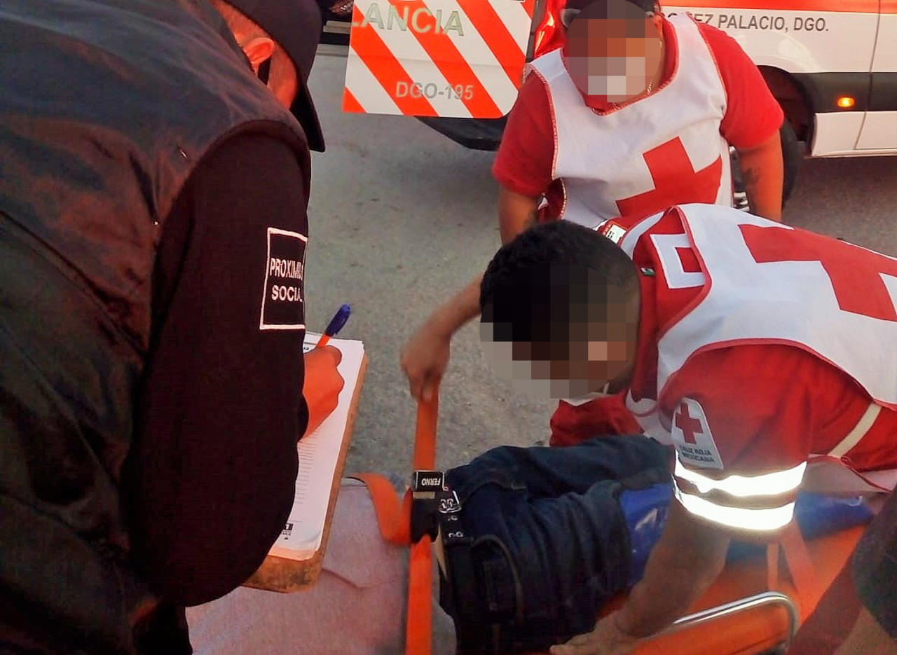Motociclista lesionado en Gómez Palacio tras ser impactado por camioneta