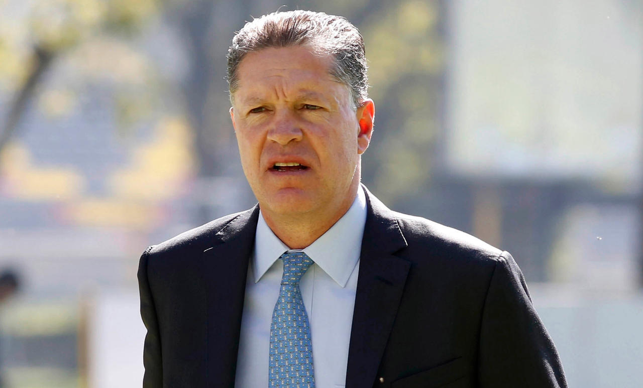 Ricardo Peláez renueva su contrato con Chivas