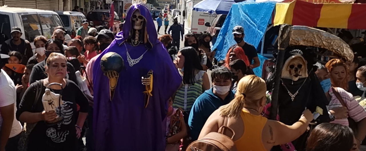 Cientos rinden culto a la 'Niña Blanca' en Durango