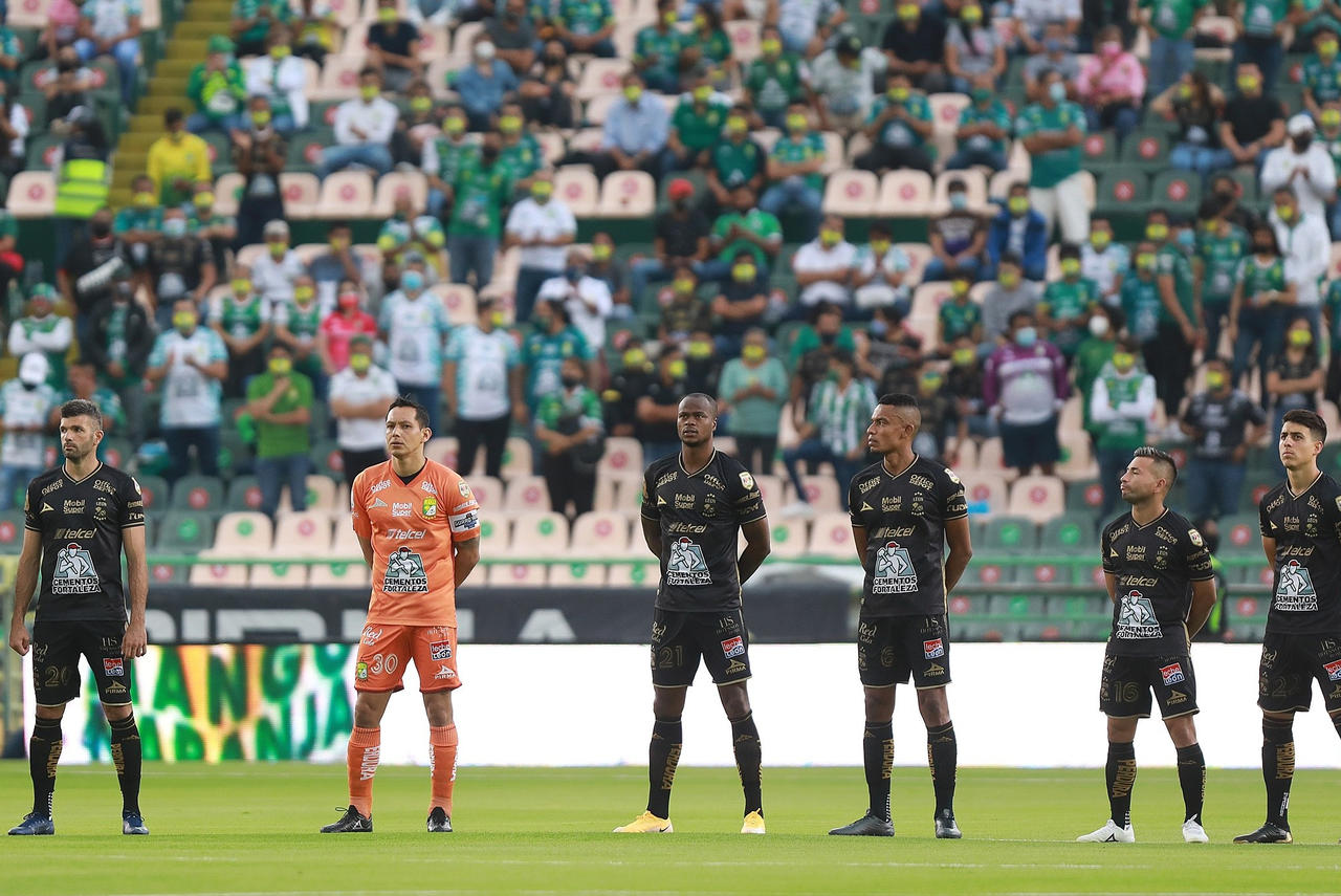 Si bien la curva epidemiológica aún permanece plana, la Liga MX continúa trabajando en los protocolos para mantener el entorno del futbol mexicano seguro, así lo aseguró Mikel Arriola.
