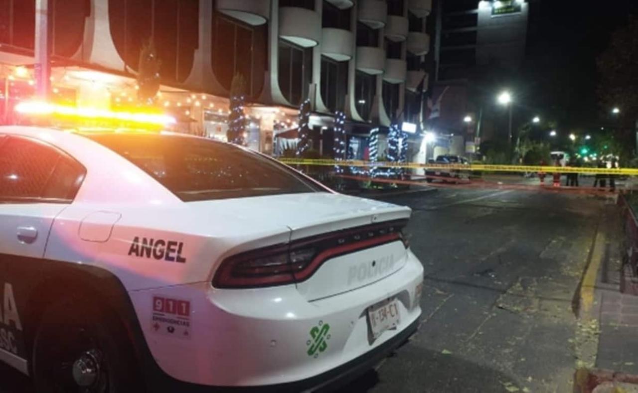 Hombre cae del tercer piso de hotel en CDMX; se piensa que fue un suicidio