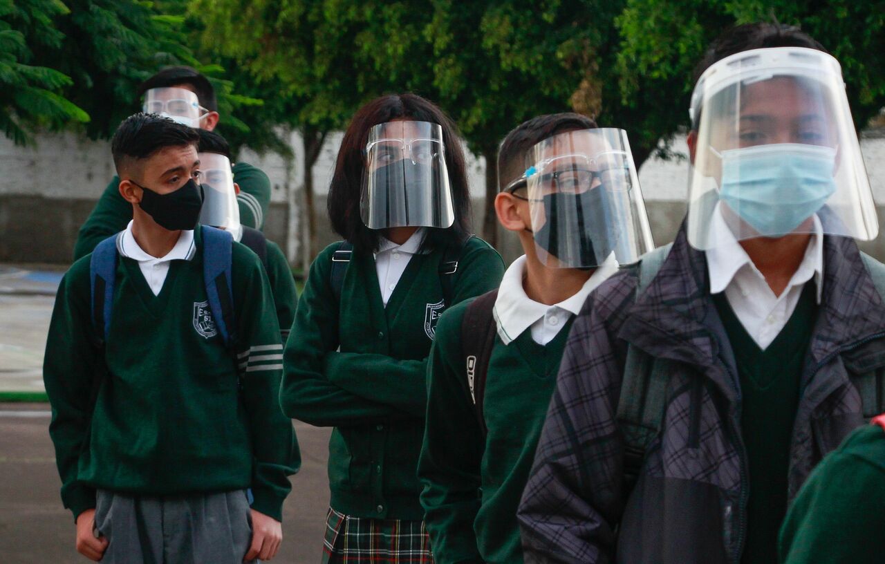 Unos 270 mil estudiantes abandonaron la escuela en México por pandemia