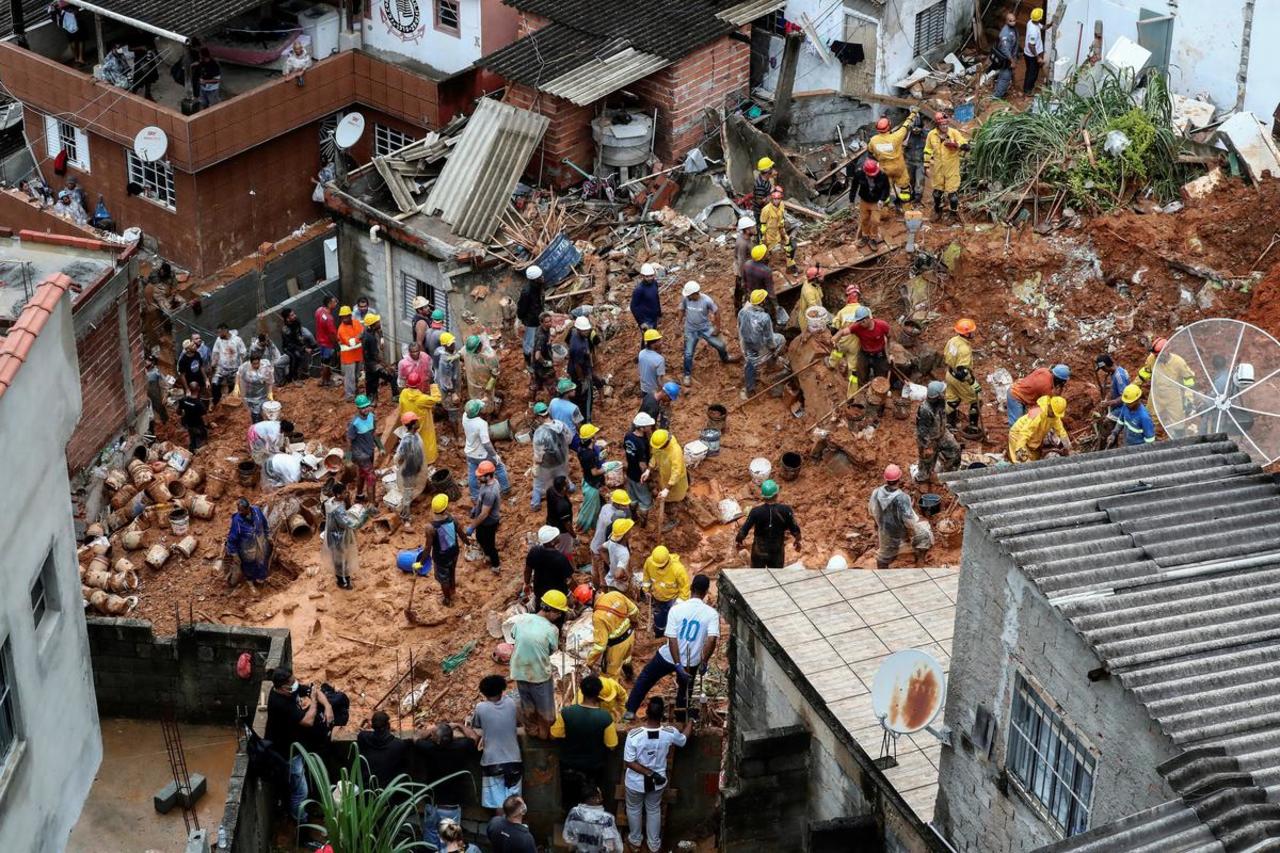 Lluvias En Brasil Dejan 150 Mil Evacuados