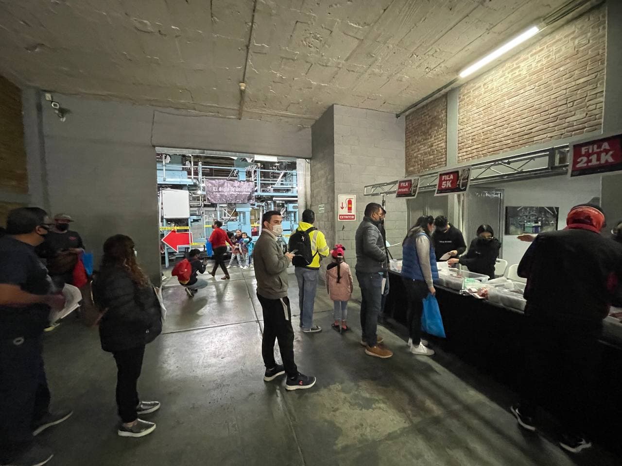 Responden corredores a la entrega de kits para el 21 y 5 K de El Siglo ...
