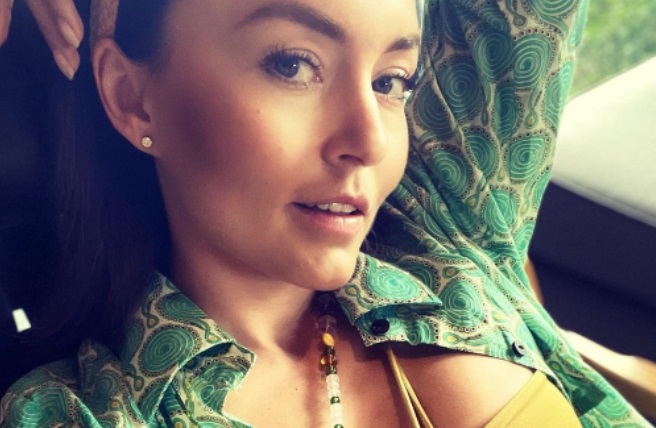 Angelique Boyer muestra su piel bronceada en bikini