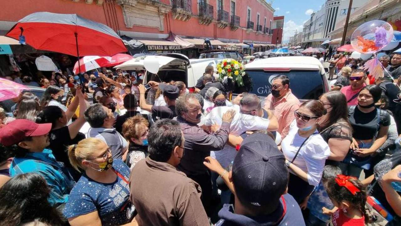 Despiden en Mercado Gómez Palacio a familia fallecida en incendio