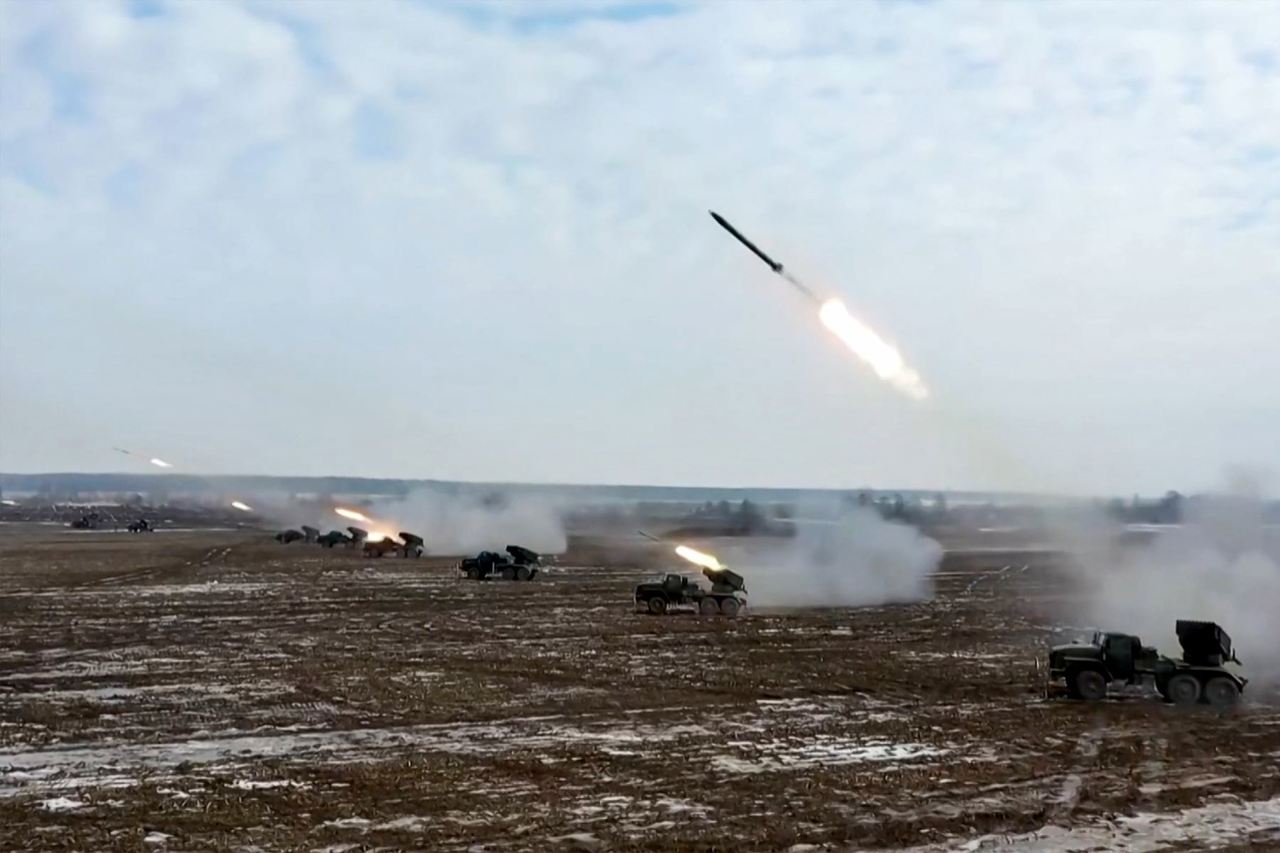 Estados Unidos anunció planes de proporcionar ayuda de seguridad a Ucrania por valor de 700 millones de dólares, lo que incluiría sistemas de cohetes de alcance medio de precisión.