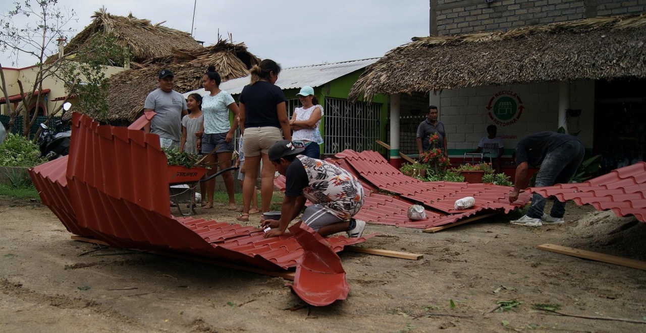 Auxilio. El Gobernador destacó que también se apoyará toda la zona costera, como Huatulco, Mazunte, Puerto Ángel.
