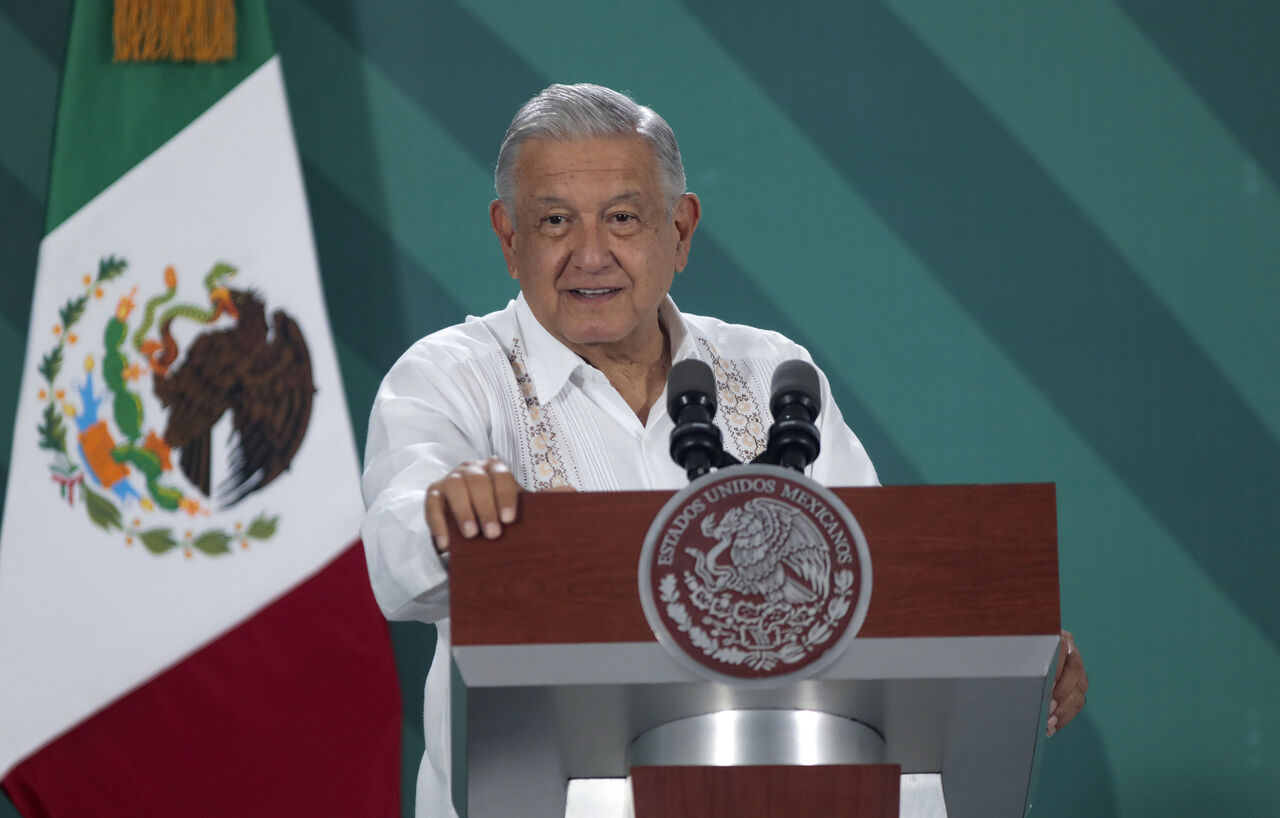 El presidente López Obrador dijo que hay condiciones inmejorables para lograr el corredor interoceánico. (EFE)