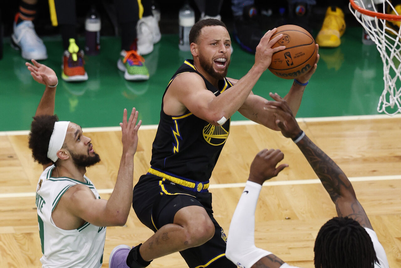 NBA: Stephen Curry brilla con 43 puntos y conduce a Warriors a un triunfo sobre Celtics