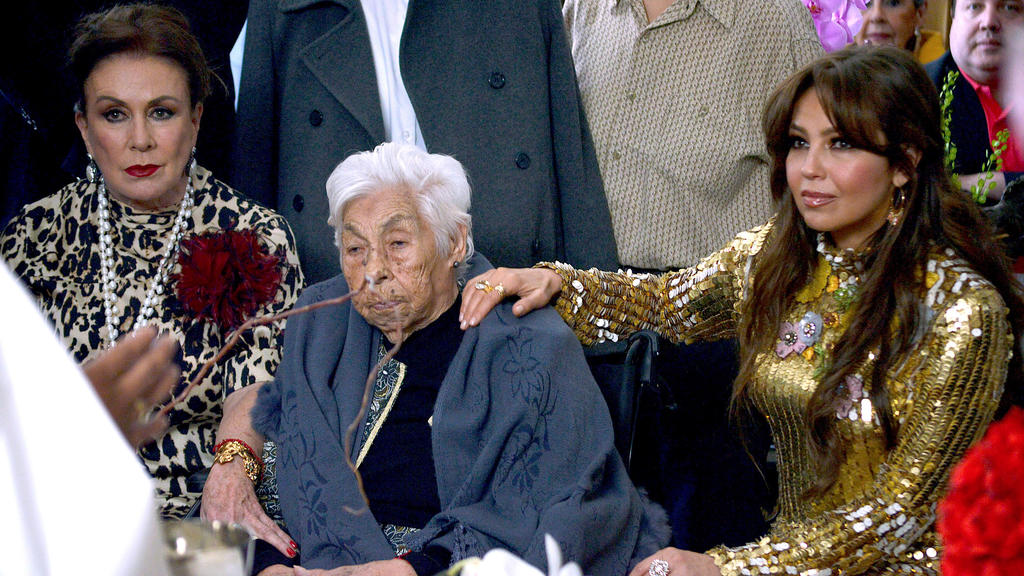 Muere doña Eva, la abuela de Thalía y Laura Zapata