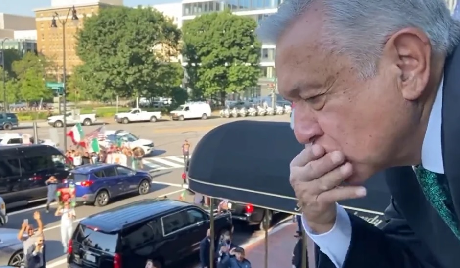 VIDEO: Simpatizantes De AMLO Lo Sorprenden Con Serenata En Estados Unidos