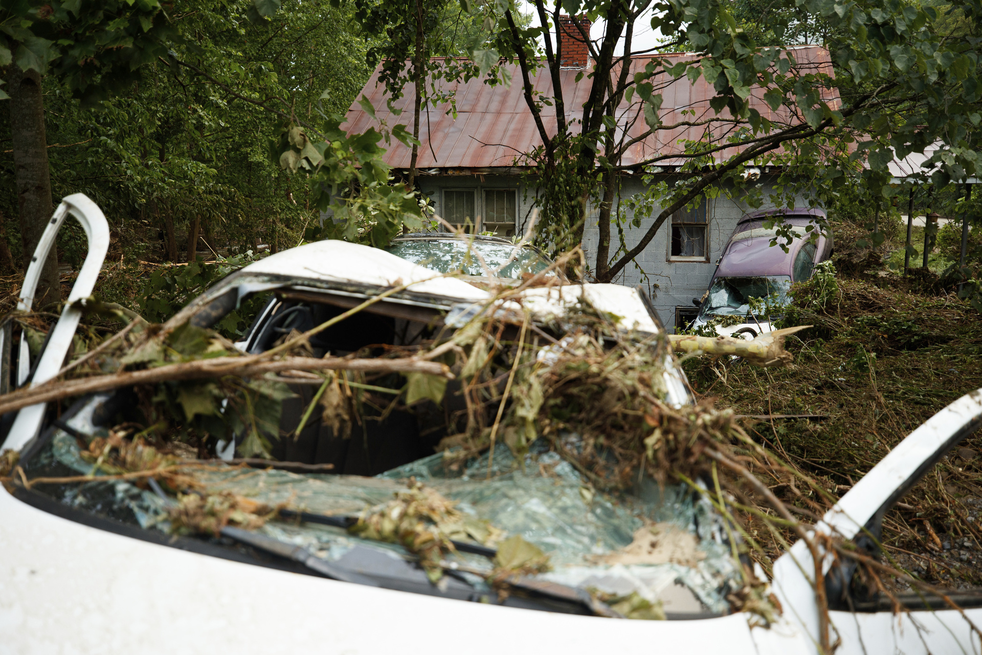 Encuentran sanas a 44 personas tras tormenta que causó inundaciones en