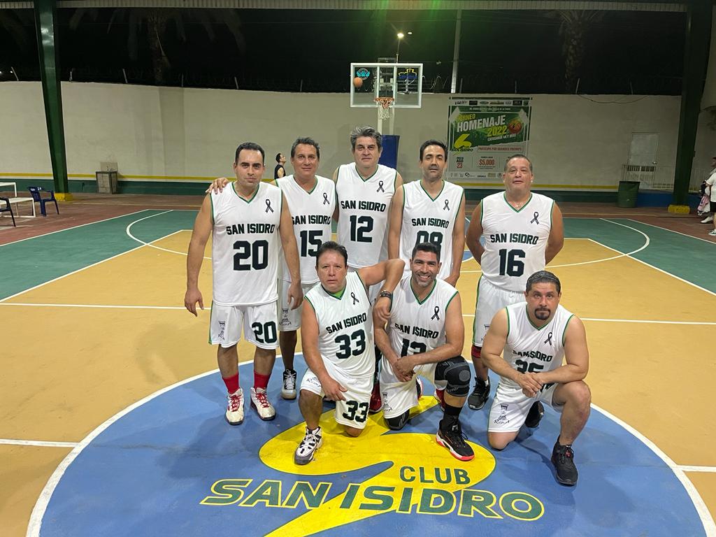 Juegan torneo de baloncesto Maxi - 40 en Club Deportivo San Isidro