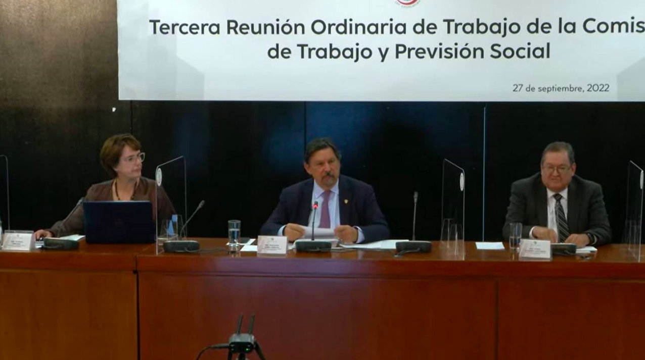 Avanza en el Senado reforma laboral para ampliar días de vacaciones