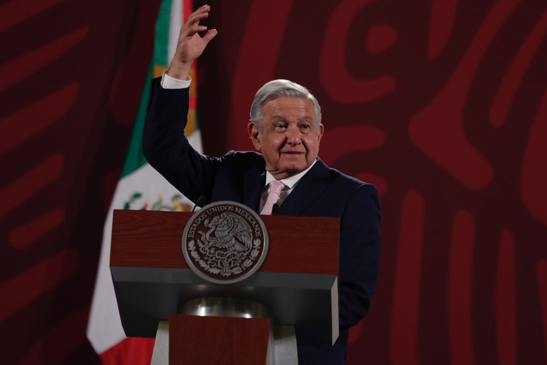 Sí soy fundador de Morena, quiero mucho a los militantes', dice AMLO