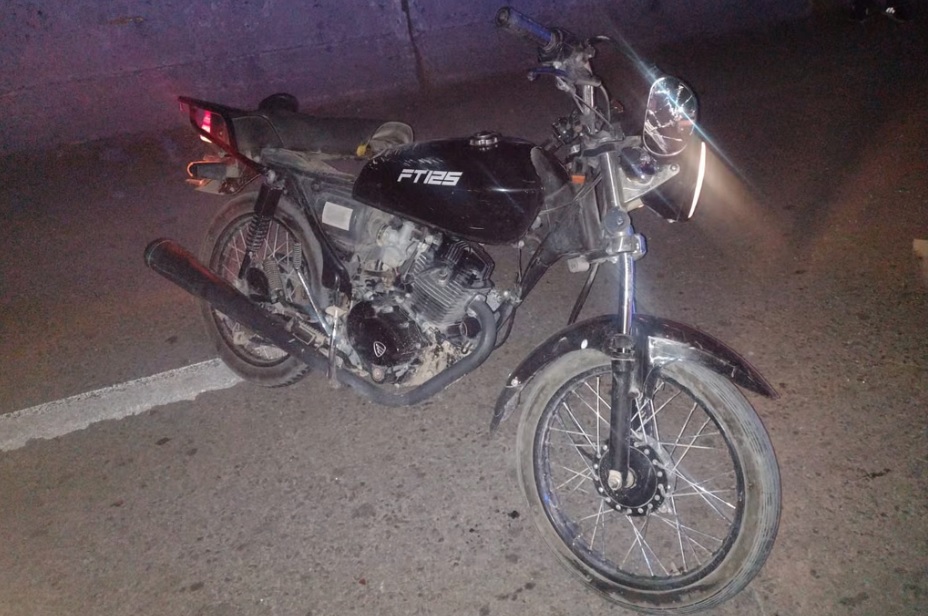 Motociclista resulta lesionado tras chocar contra auto en Gómez Palacio