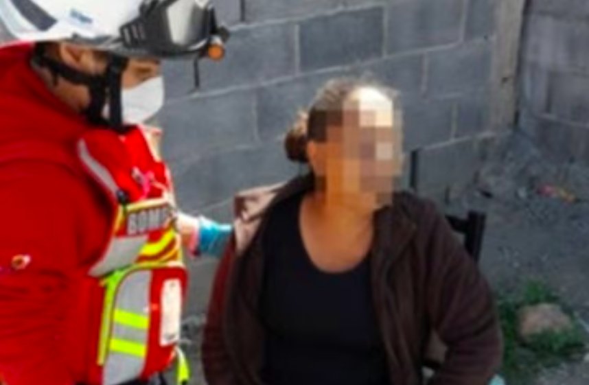 Atropella a mujer, impacta un domicilio y se da a la fuga
