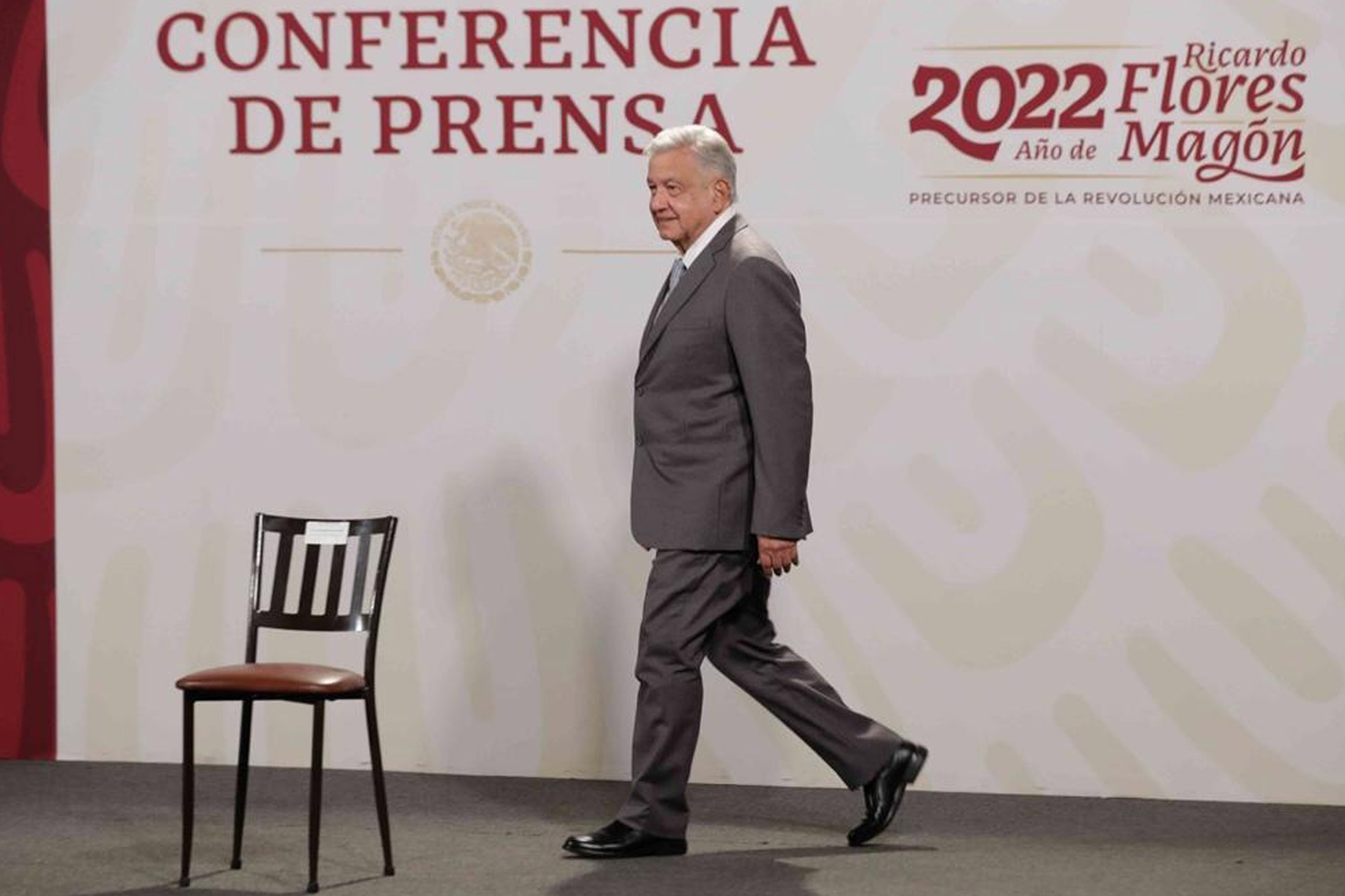 Plan B de reforma electoral garantizará democracia en México: AMLO