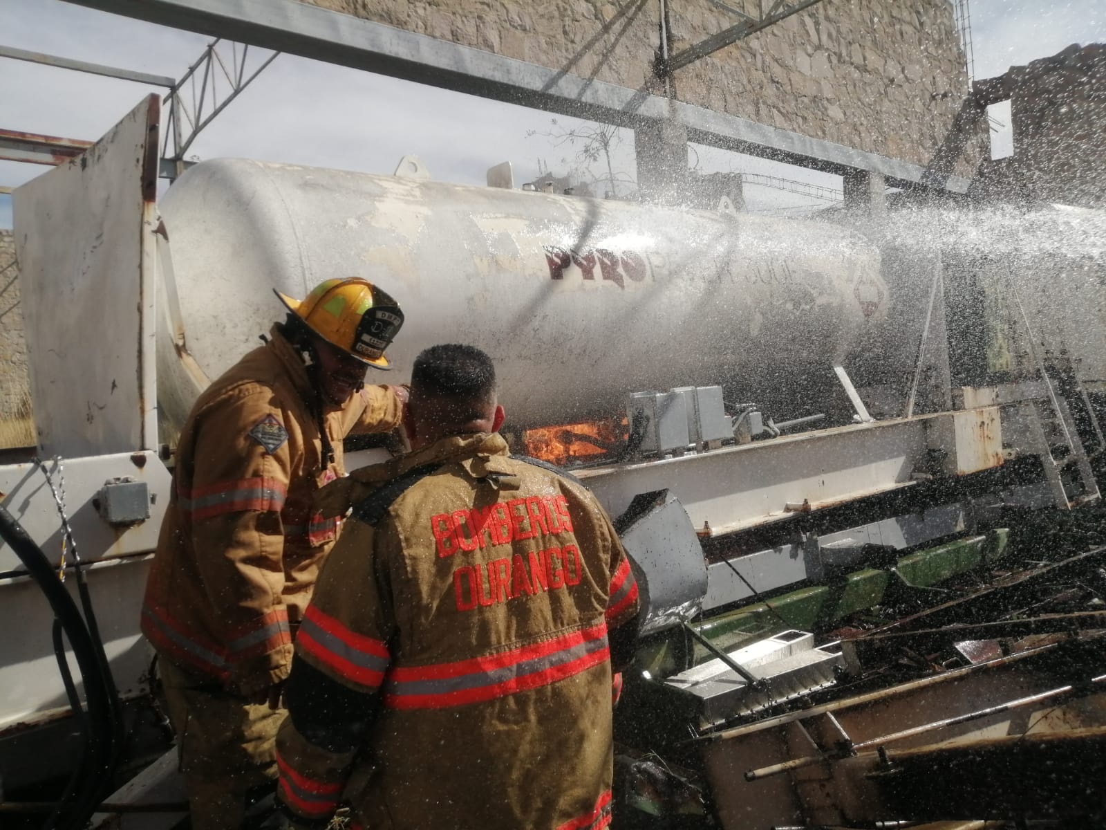 Bomberos De Durango Sofocan Incendio De Una Pipa En El Nayar