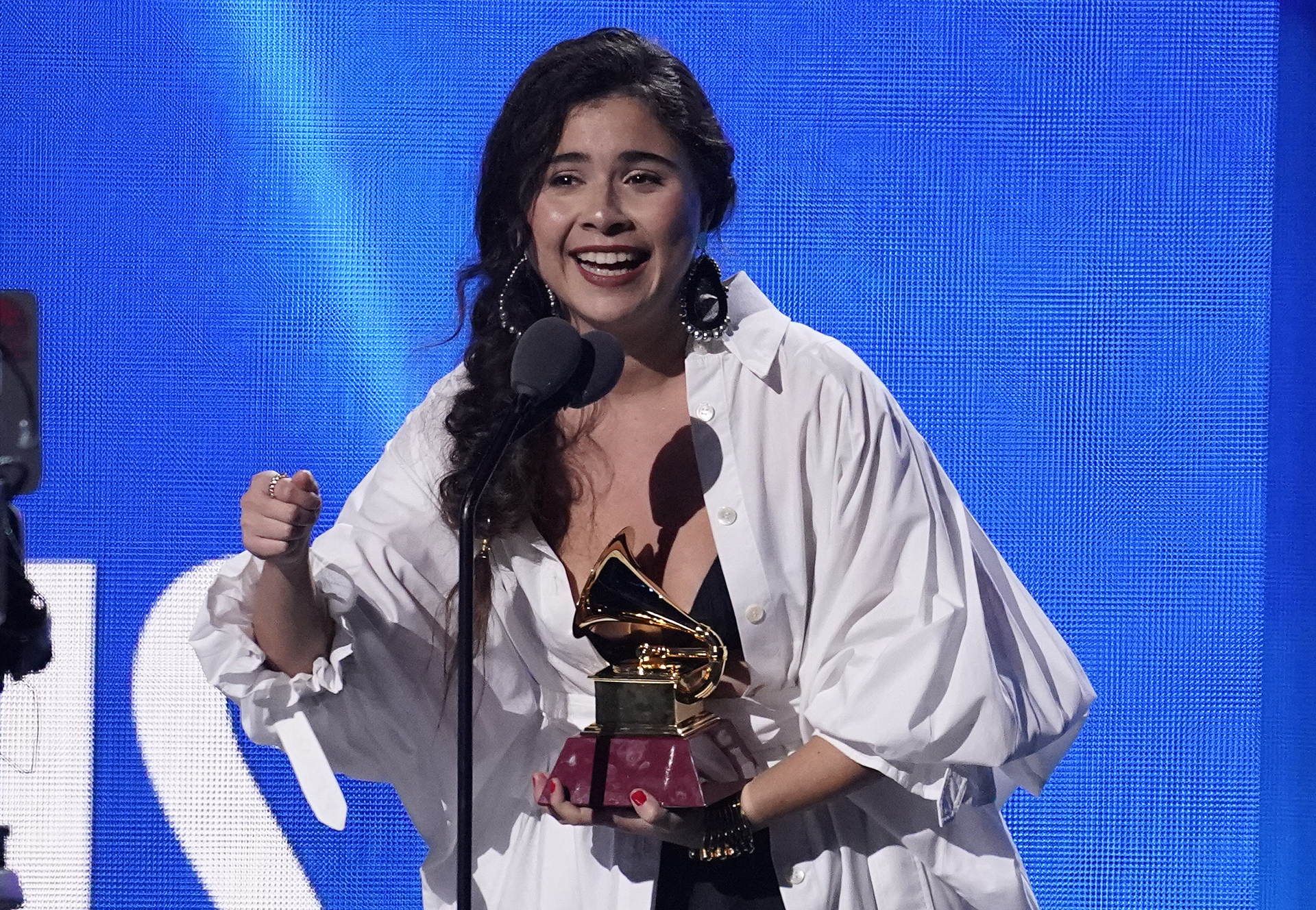 Ángela Álvarez y la mexicana Silvana Estrada ganan mejor nuevas artistas en los Latin Grammy 2022