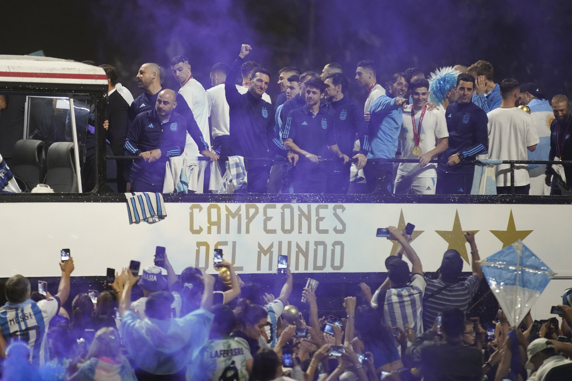 Messi y la selección son recibidos por una gran multitud en Argentina