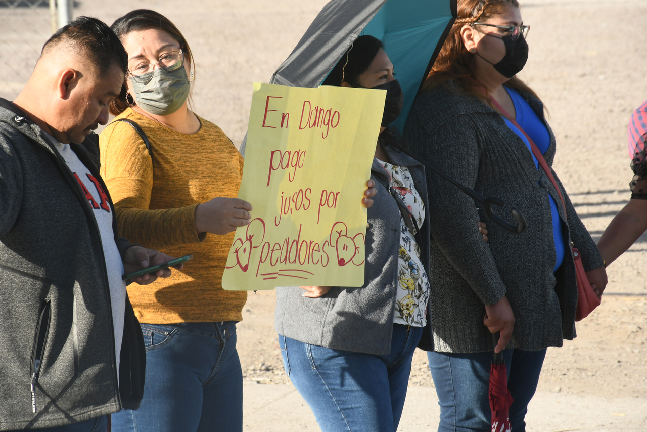 Trabajadores del SNTE se quejan ante la falta de pago