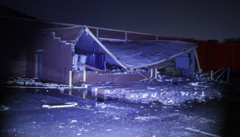 Al Menos Muertos Por Los Tornados Y Tormentas En El Sureste De Eua