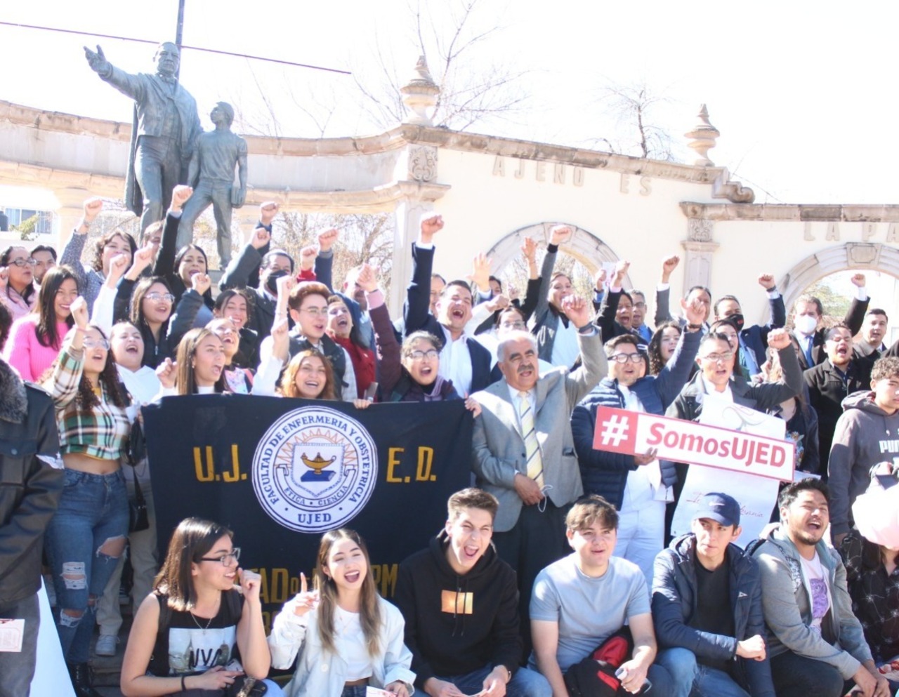 Rector de la UJED da la bienvenida a estudiantes de nuevo ingreso