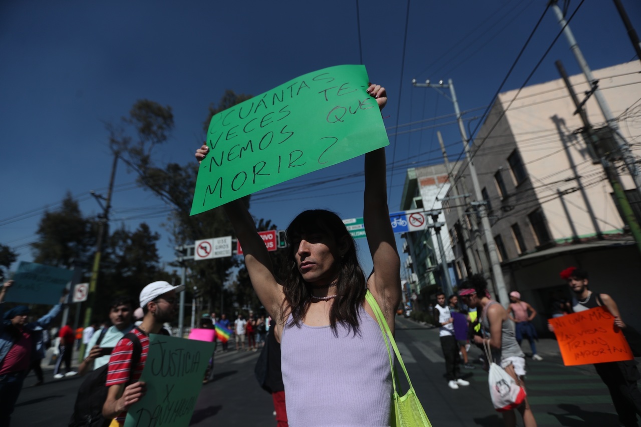 Marchan en la Ciudad de México para exigir justicia para joven trans ...