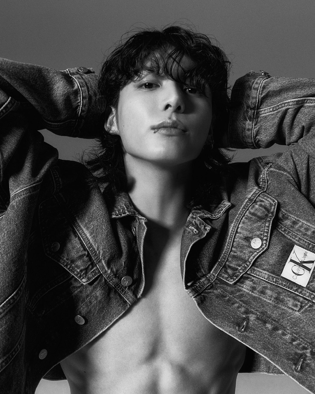 FOTOS: Jungkook saca su lado más atrevido como embajador de ropa ...