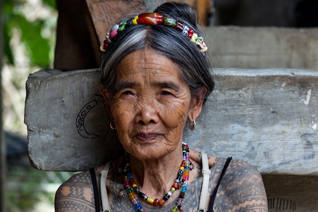 centenaria-tatuadora-ind-gena-la-portada-de-vogue