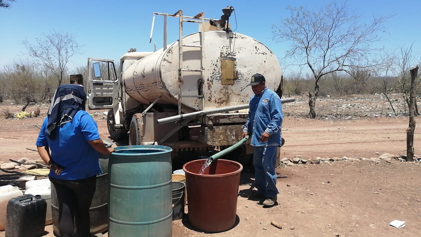 Son cerca de mil duranguenses a quienes se les surte agua a través de pipas