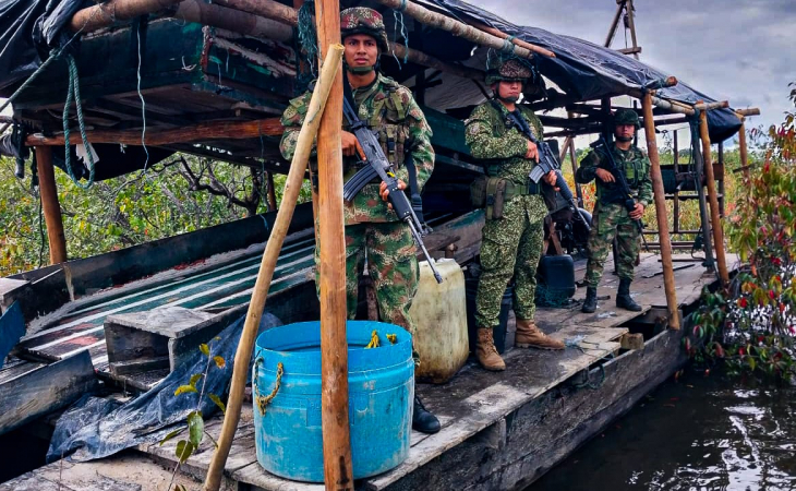 Destruyen 12 estructuras de minería ilegal de oro en el este de Colombia