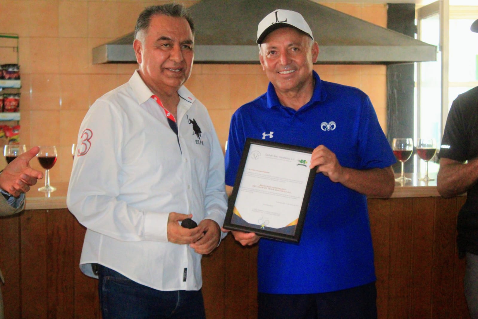 Lozano, leyenda del tenis, recibe nombramiento