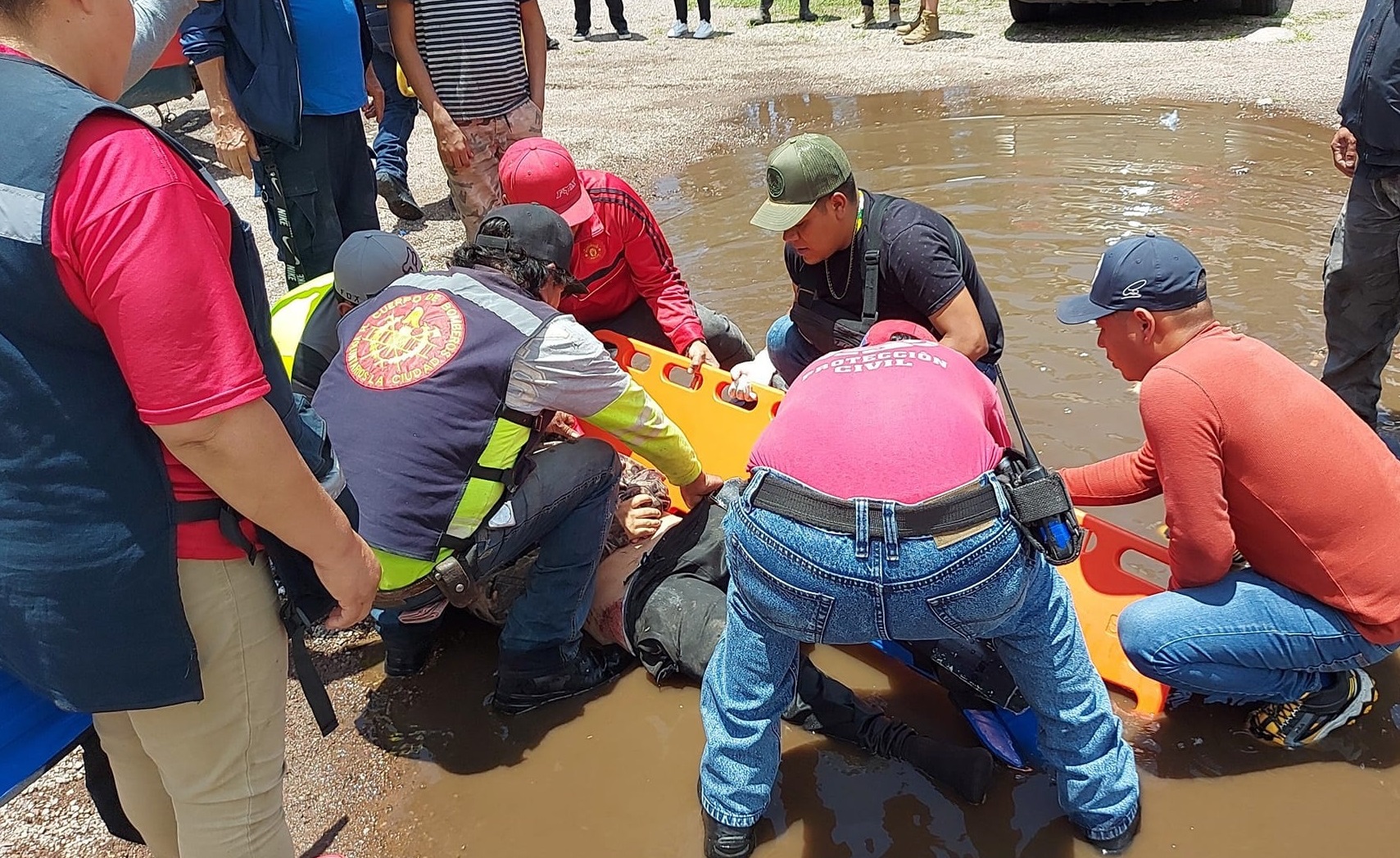Motociclista resulta lesionado tras ser impactado por un auto en Pueblo ...