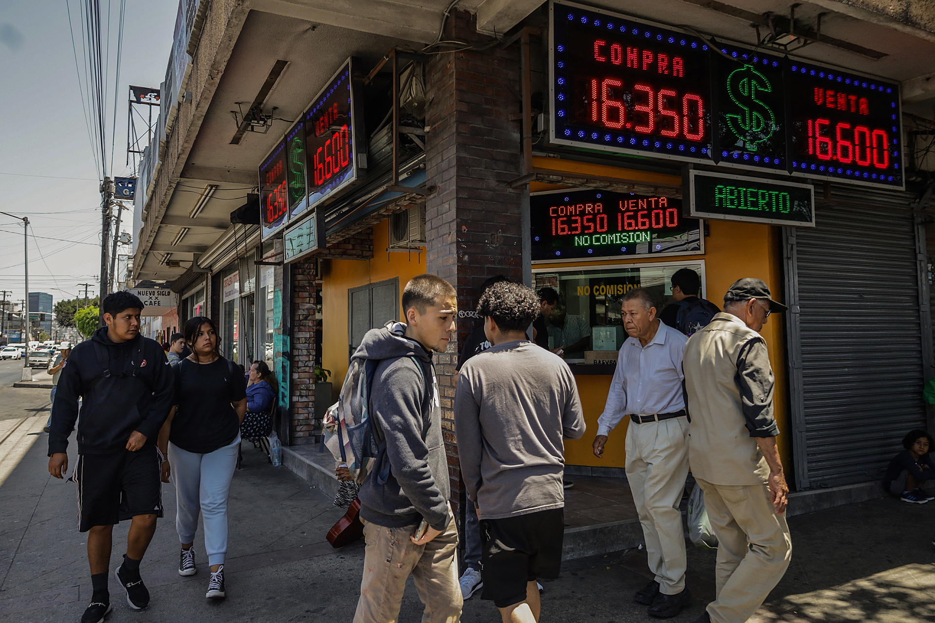 Así afecta el bajo precio del dólar en la frontera norte de México