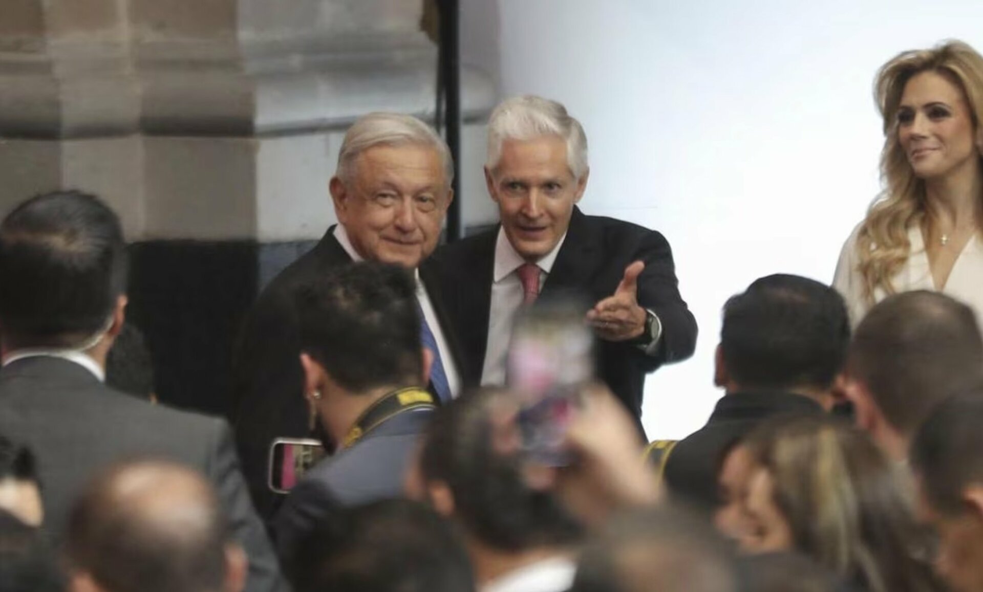 Alito Moreno critica 'sumisión' de Alfredo del Mazo a AMLO; analizan