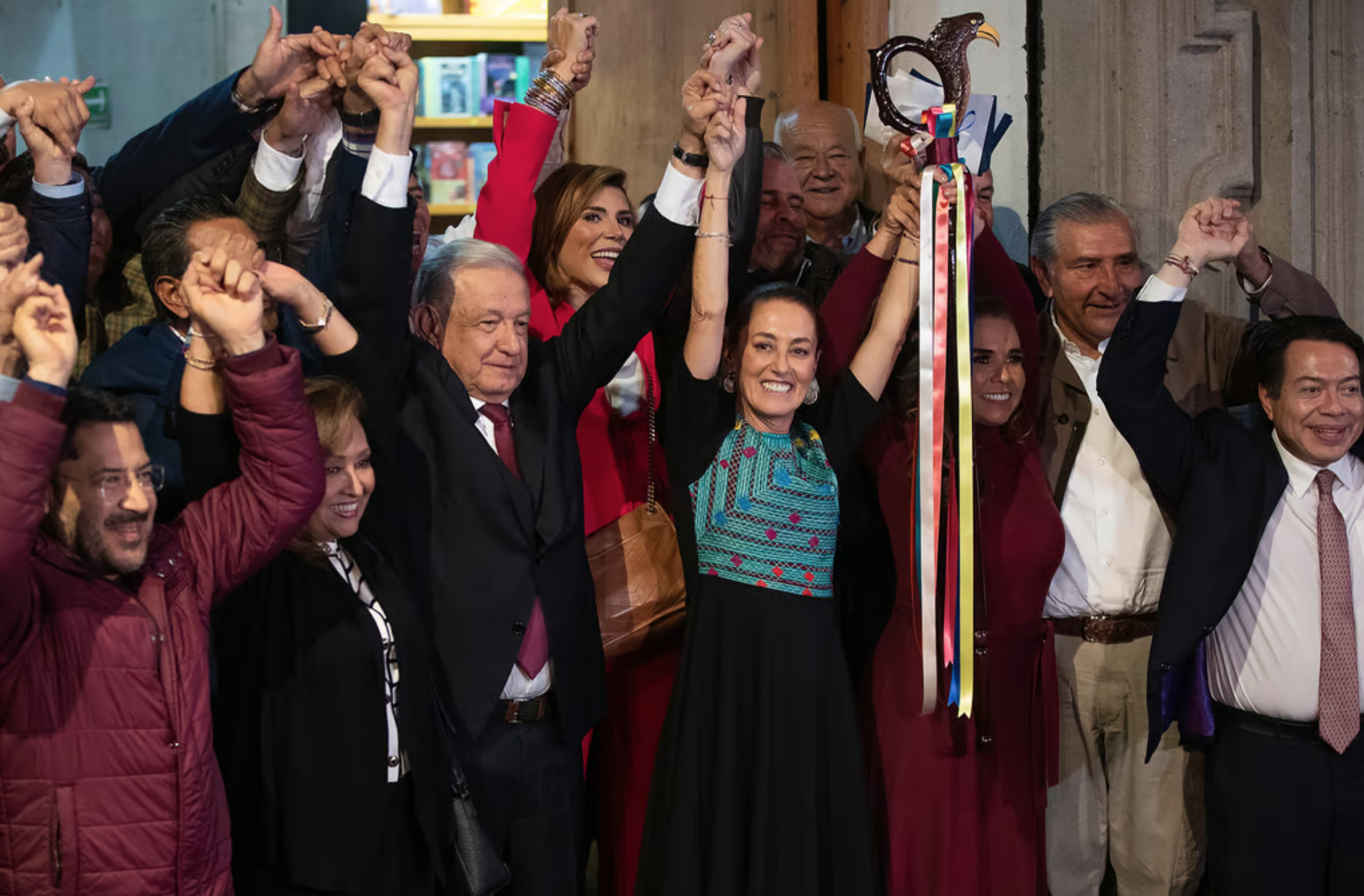 Morena y el Frente Amplio por México se pelean por Ebrard