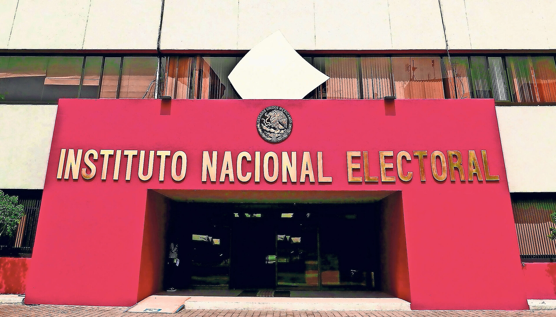 Directora del INE renuncia por alteración de dichos de AMLO