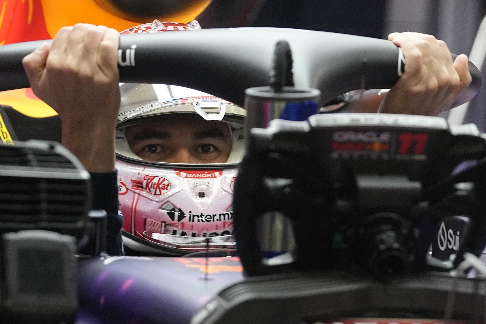 Checo Pérez Está Molesto Por La Estrategia De Red Bull En La ...